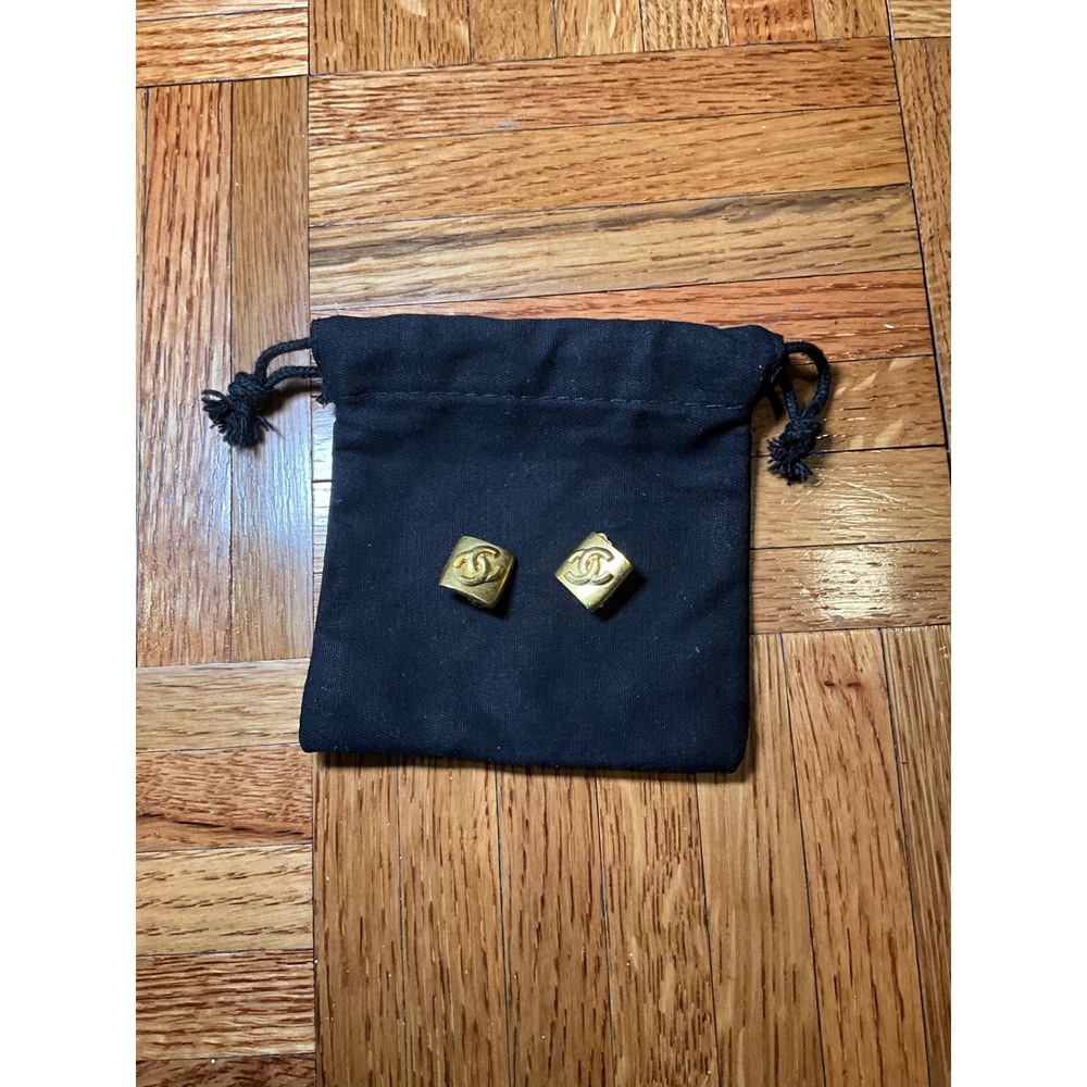 Chanel Vintage CC Logo Diamond Shape Clip-On Earrings Gold Tone 90s Luxury - Picture 5 of 5